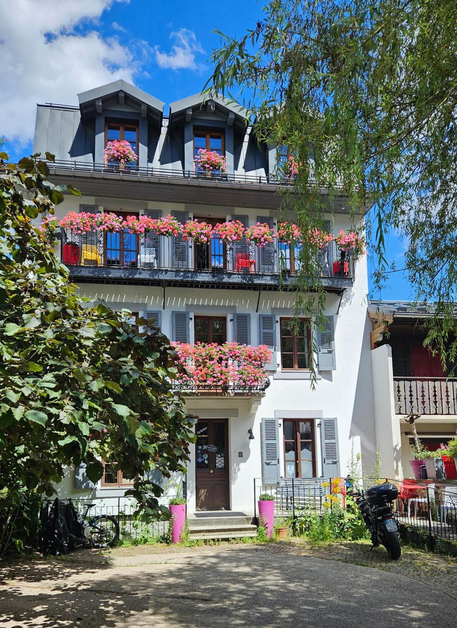 Hotel Du Clocher Шамони Экстерьер фото