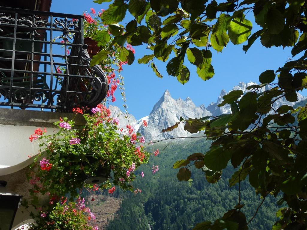 Hotel Du Clocher Шамони Экстерьер фото